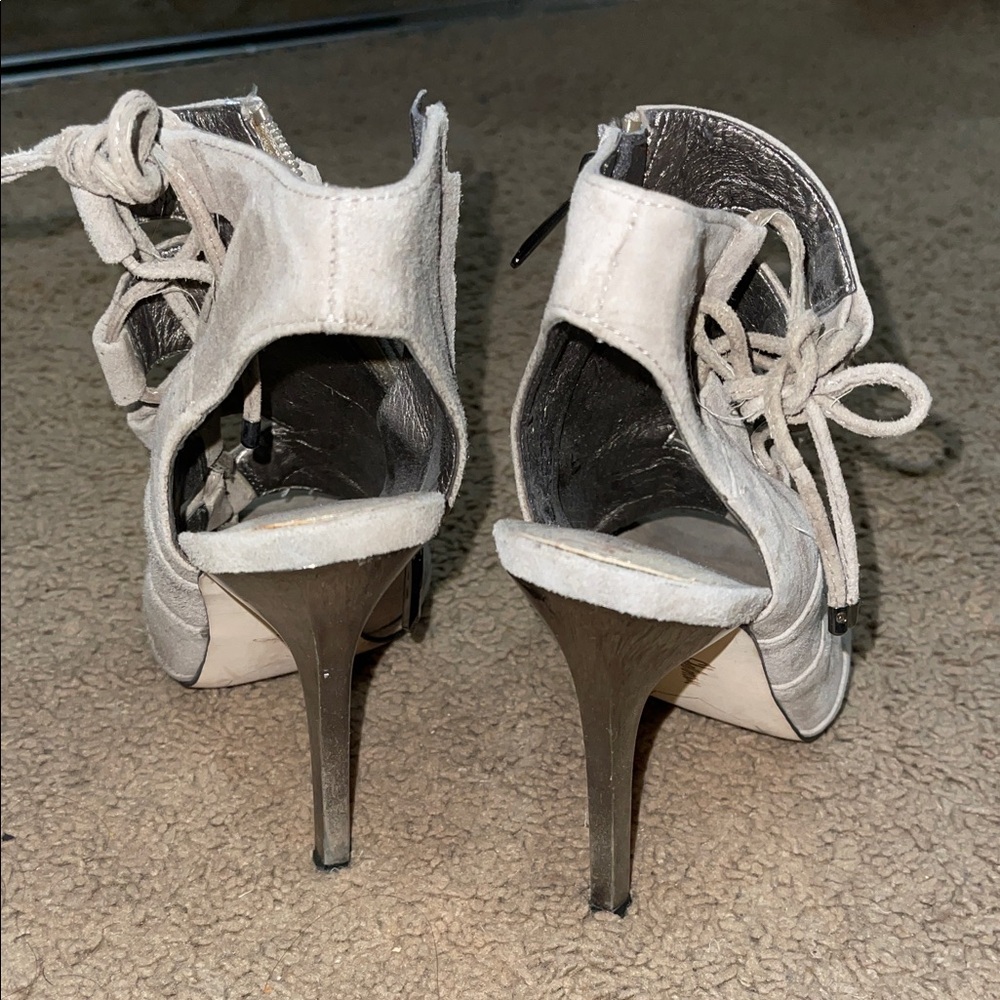 Stylish Gray Women's Heeled Sandals - Picture 5 of 6